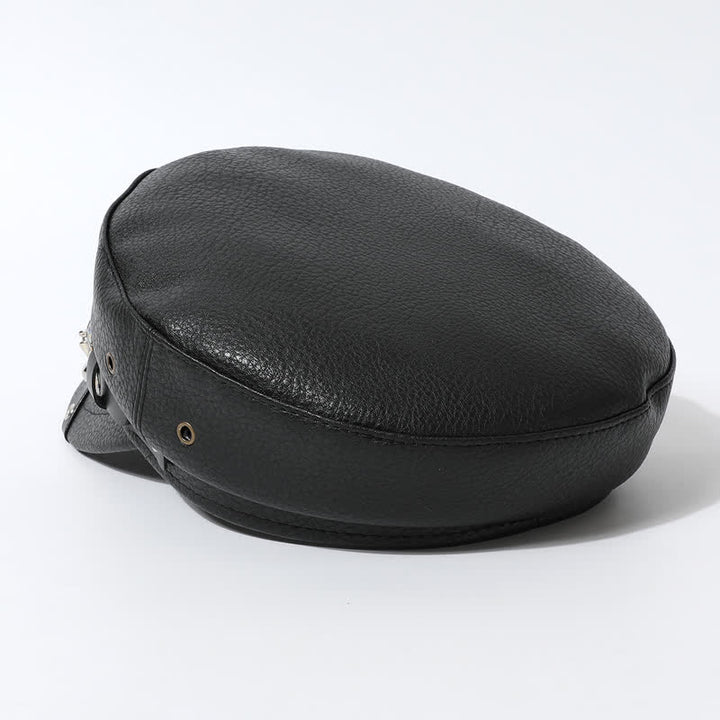 Béret élégant en cuir noir pour femme avec rivets et tête de mort