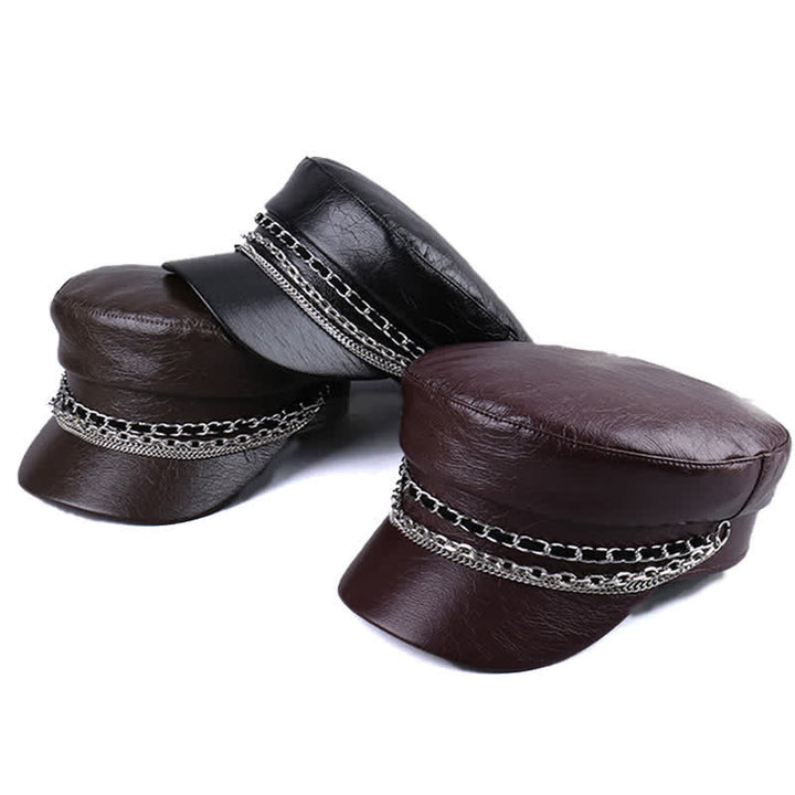 Béret en cuir noir à dessus plat et chaîne décorée pour femme
