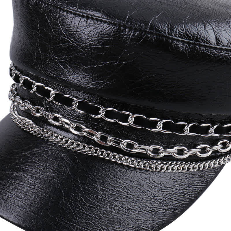 Béret en cuir noir à dessus plat et chaîne décorée pour femme