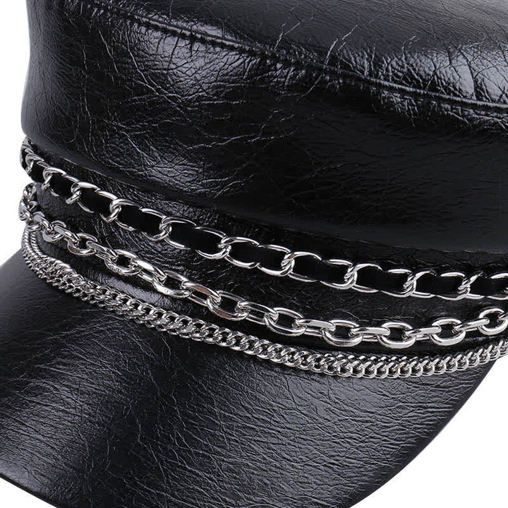 Béret en cuir noir à dessus plat et chaîne décorée pour femme