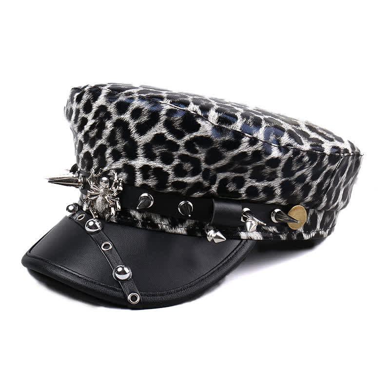 Béret en cuir imprimé léopard pour femme avec décorations à rivets