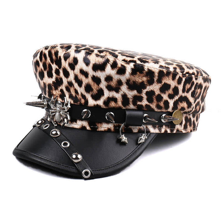 Béret en cuir imprimé léopard pour femme avec décorations à rivets