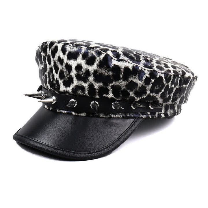 Béret en cuir imprimé léopard pour femme avec décorations à rivets