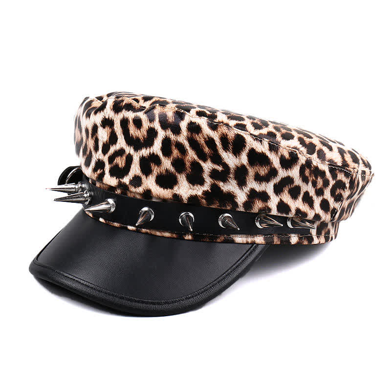 Béret en cuir imprimé léopard pour femme avec décorations à rivets