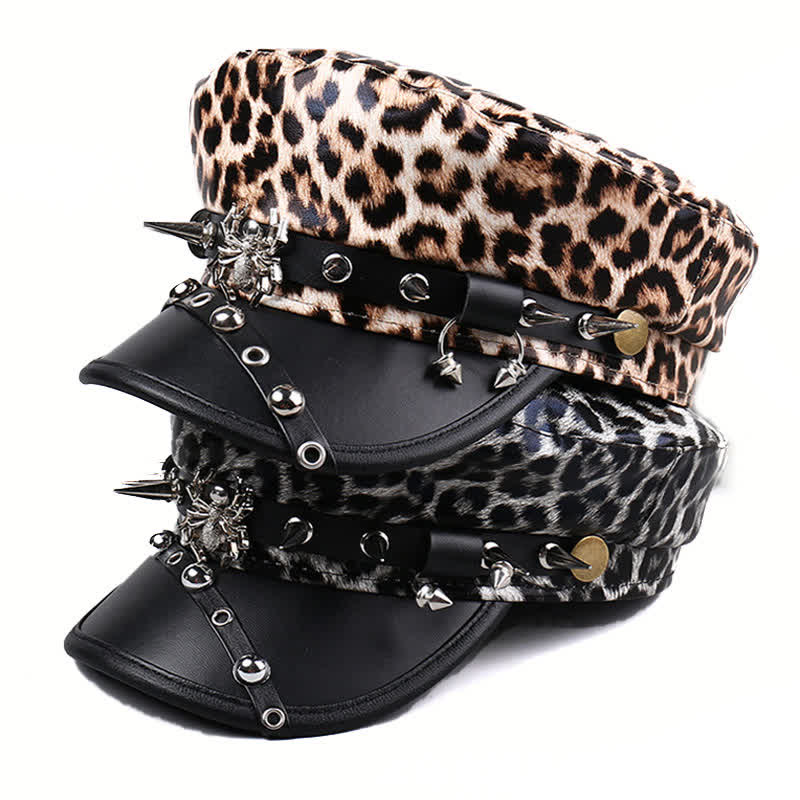 Béret en cuir imprimé léopard pour femme avec décorations à rivets