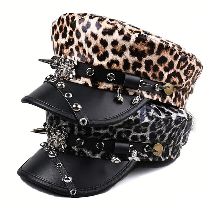 Béret en cuir imprimé léopard pour femme avec décorations à rivets