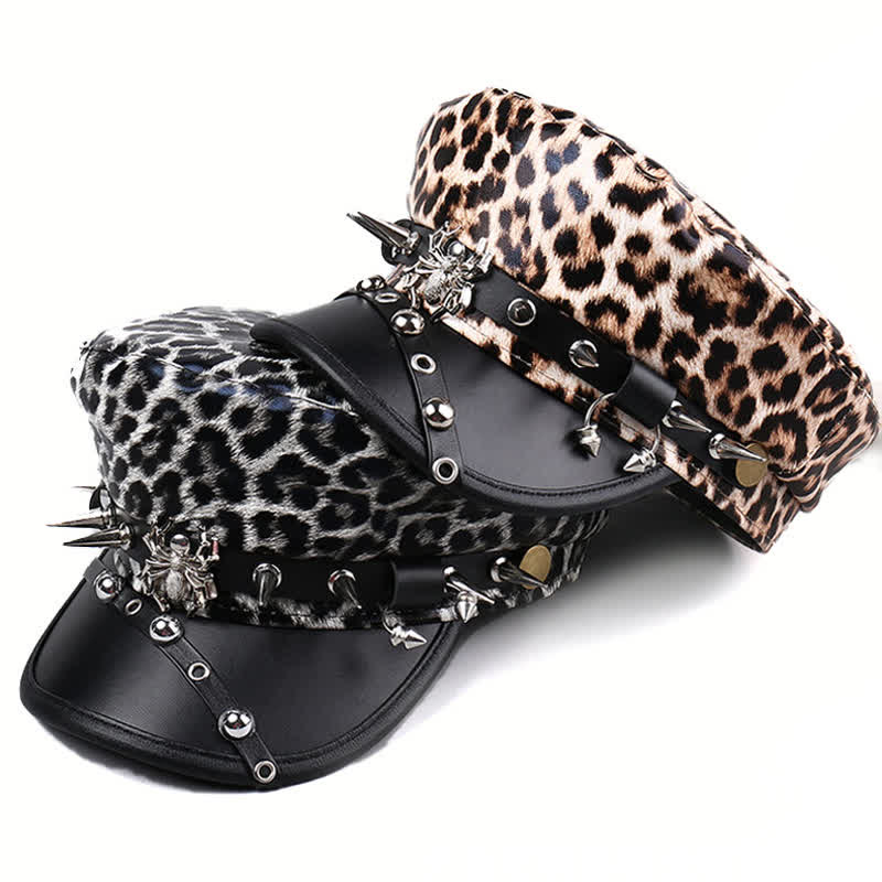 Béret en cuir imprimé léopard pour femme avec décorations à rivets