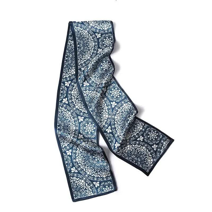 Écharpe longue et fine à fleurs bleues et blanches pour homme