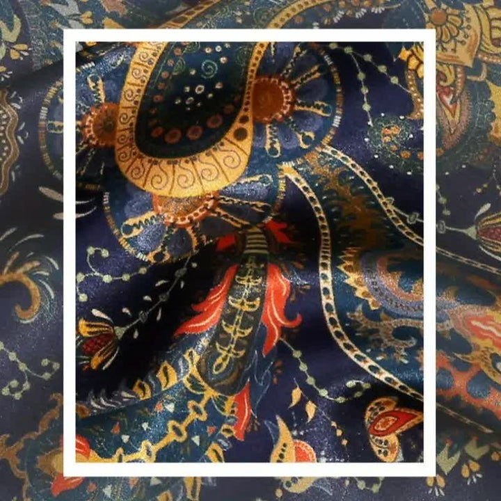 Écharpe longue et fine en soie réversible à motif cachemire bleu marine et doré pour homme