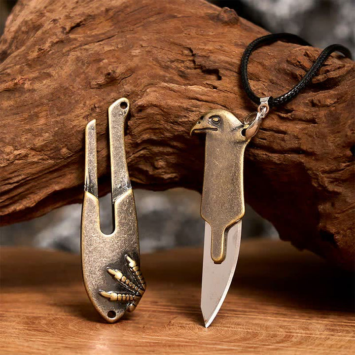 Collier pendentif multifonction avec couteau caché Liberal Hawk