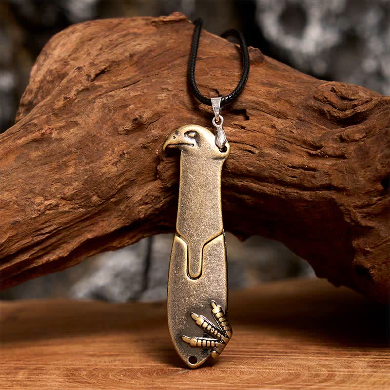 Collier pendentif multifonction avec couteau caché Liberal Hawk