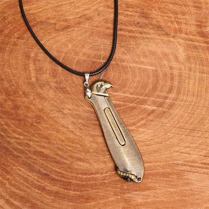 Collier pendentif multifonction avec couteau caché Liberal Hawk
