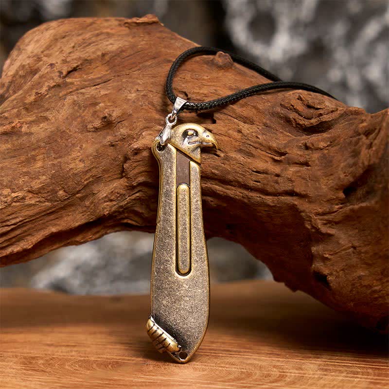 Collier pendentif multifonction avec couteau caché Liberal Hawk