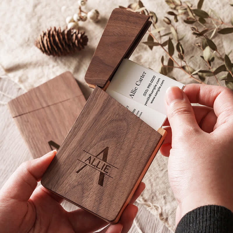 Étui en bois pour cartes de visite avec nom gravé personnalisé - image 2