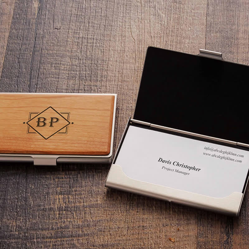 Étui en bois pour cartes de visite avec nom gravé personnalisé - image 2