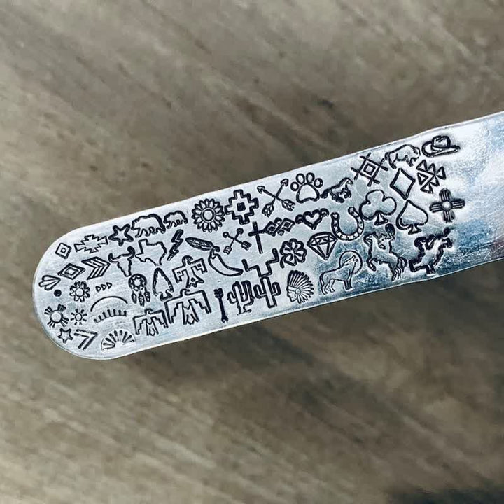 Collier personnalisé en acier inoxydable avec initiales en argent et mini-plaque d'identification pour bétail - image 2