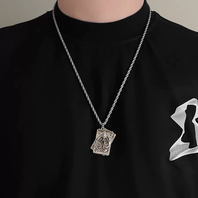 Collier unisexe en métal style hip-hop avec motif poker - image 2