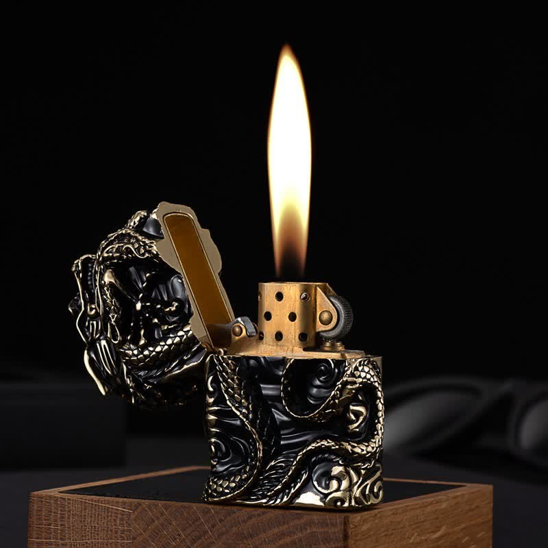 Briquet à pétrole rechargeable Dragon en relief de la collection rétro - image 1