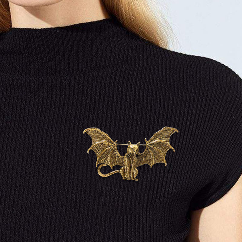 Broche en forme de chat ailé doré et argenté pour Halloween - image 2