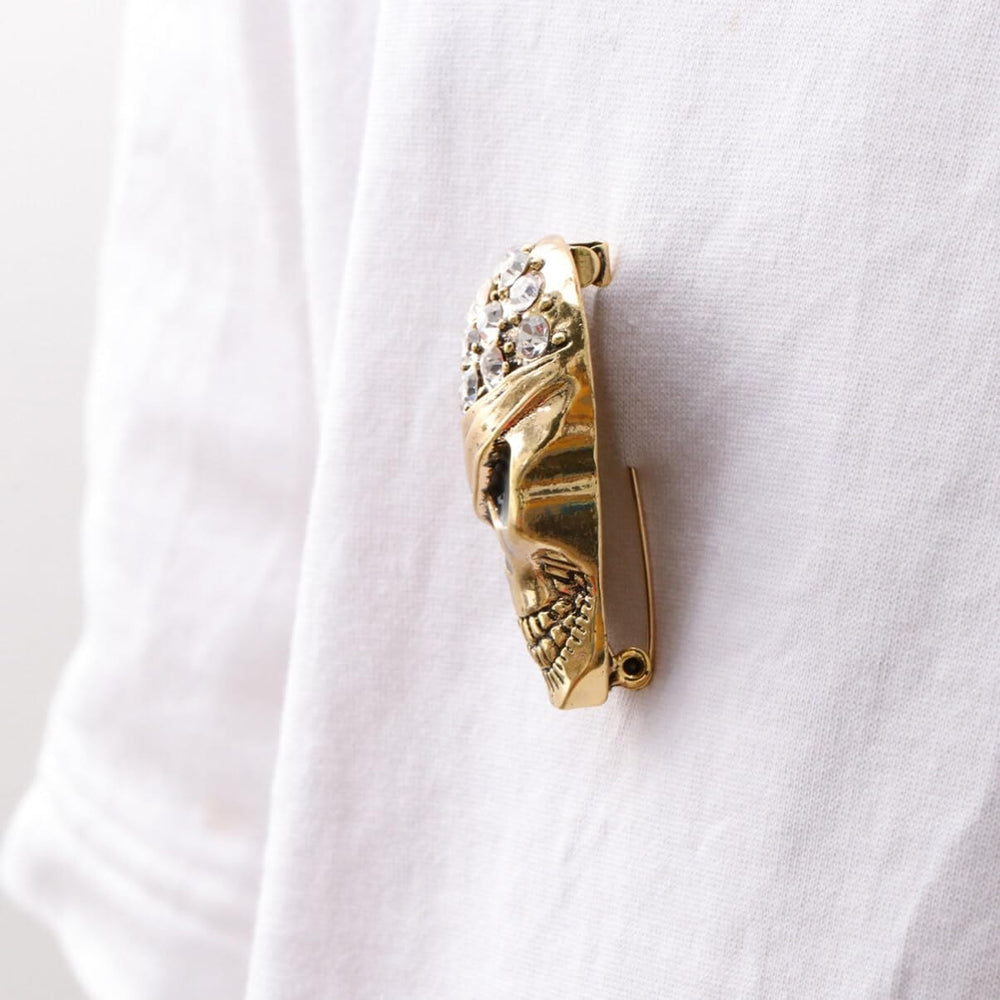 Broche crâne de pirate en diamant pour Halloween - image 2