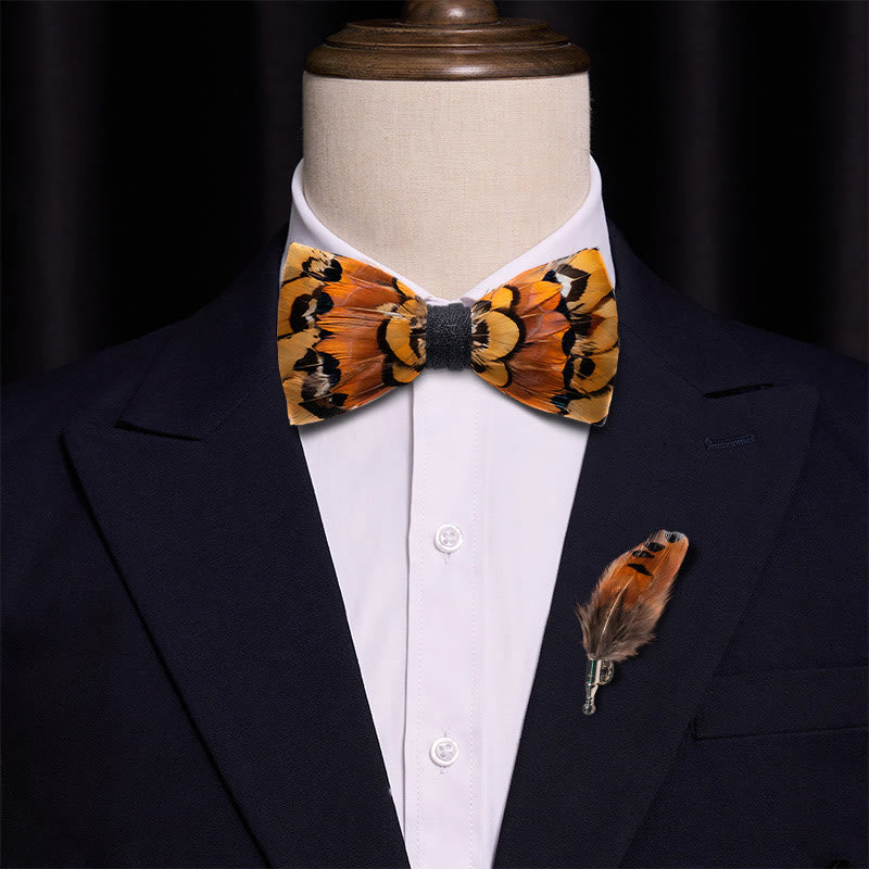 Nœud papillon en plumes de faisan beige et doré avec épingle à revers - image 3