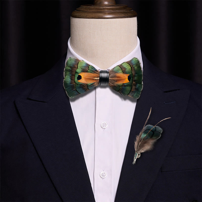 Nœud papillon à plumes vert émeraude et or avec épingle à revers - image 1