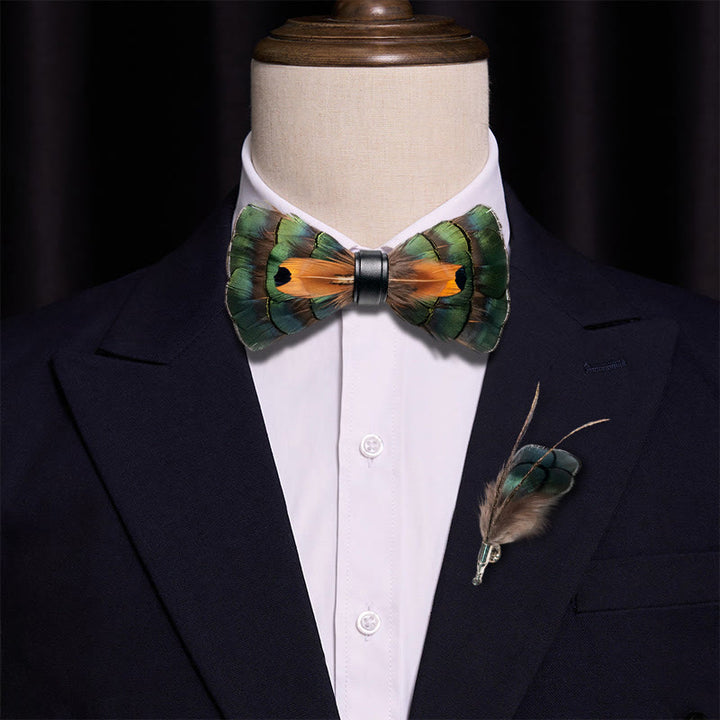 Nœud papillon à plumes vert émeraude et or avec épingle à revers - image 1