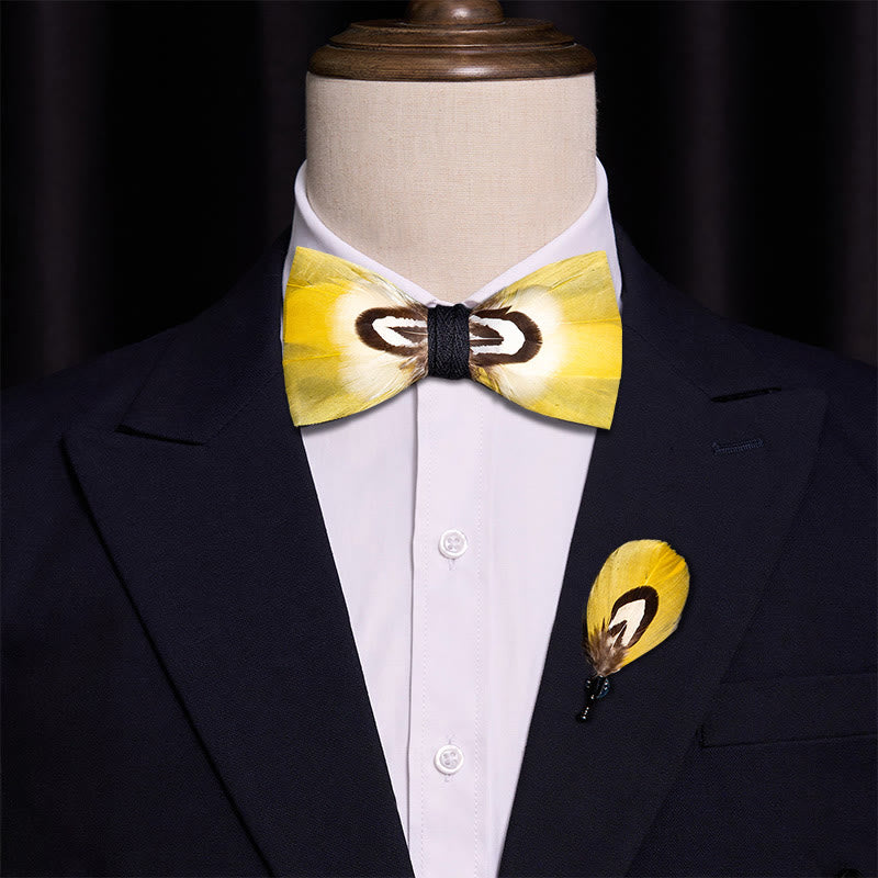 Nœud papillon en plumes de perroquet jaune avec épingle à revers - image 1