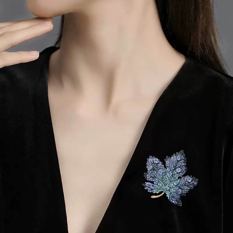 Accessoire de broche en cristal exquis en forme de feuille d'érable - image 1