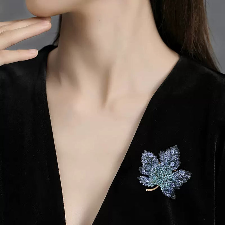 Accessoire de broche en cristal exquis en forme de feuille d'érable - image 1