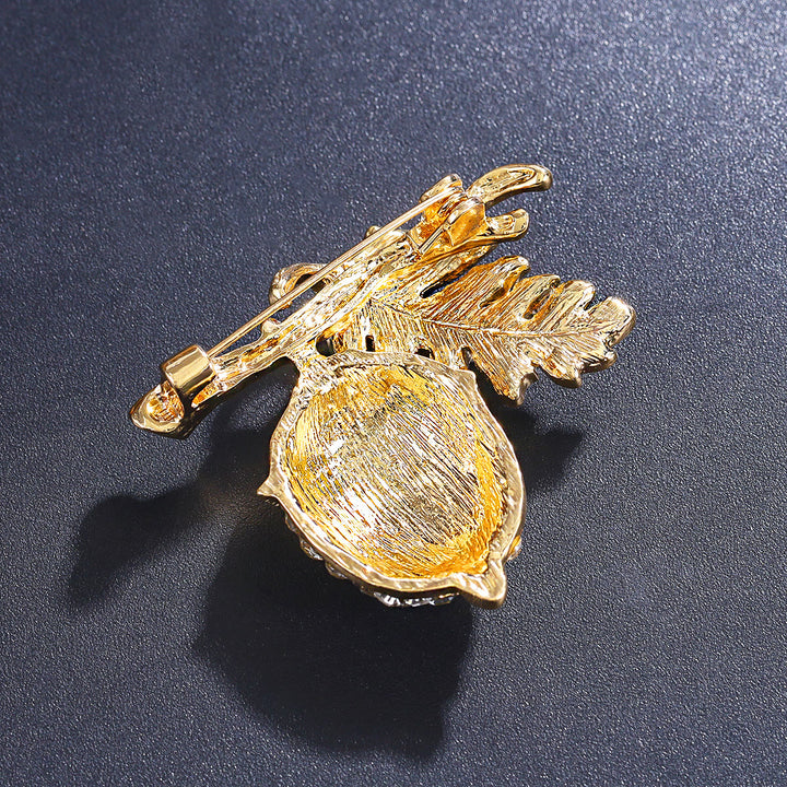 Broche exquise en alliage de diamants et pomme de pin d'automne - image 3