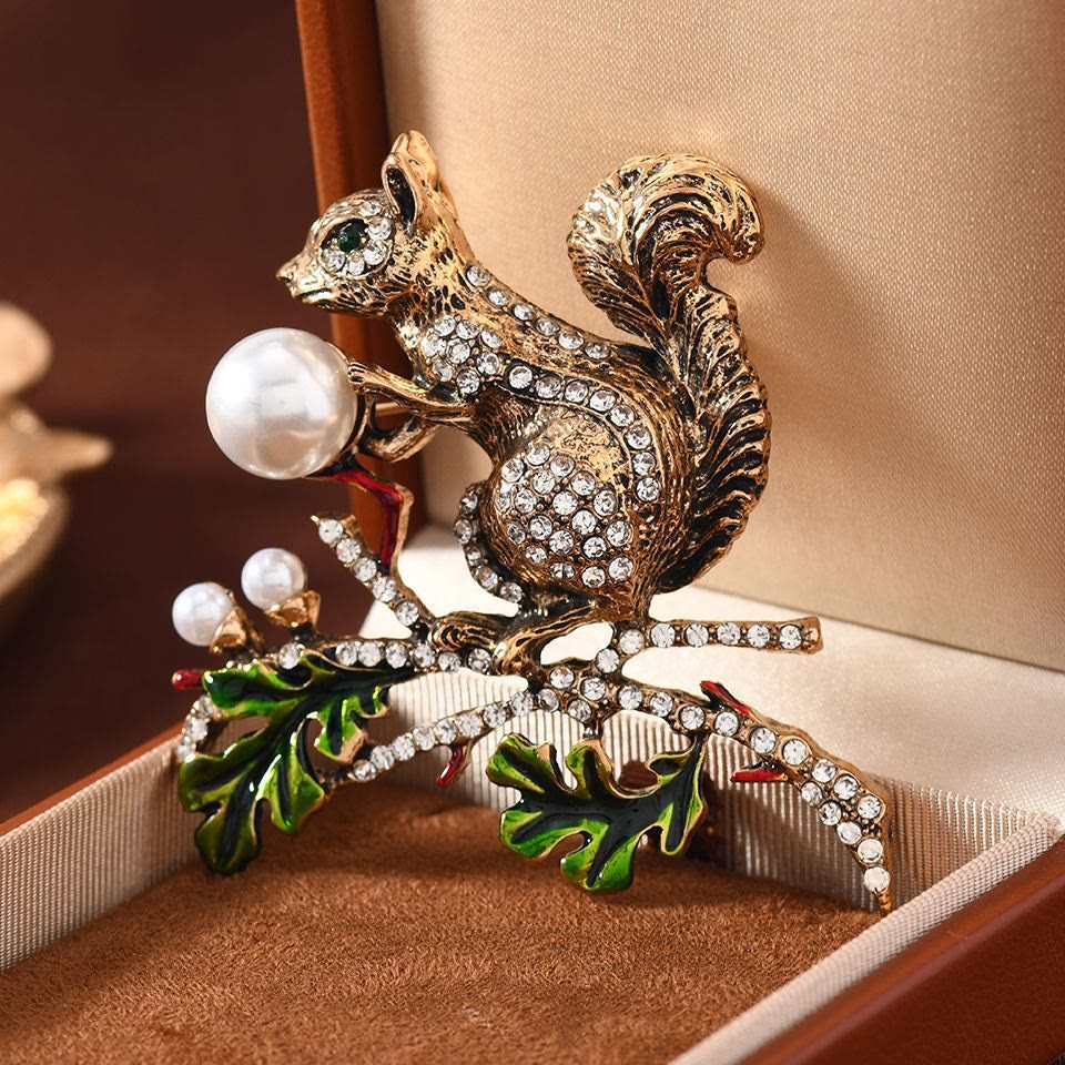 Broche écureuil mignonne incrustée de perles d'imitation et de diamants - Écureuil - image 0