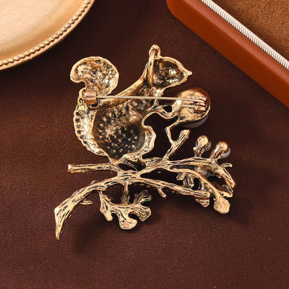 Broche écureuil mignonne incrustée de perles d'imitation et de diamants - image 2