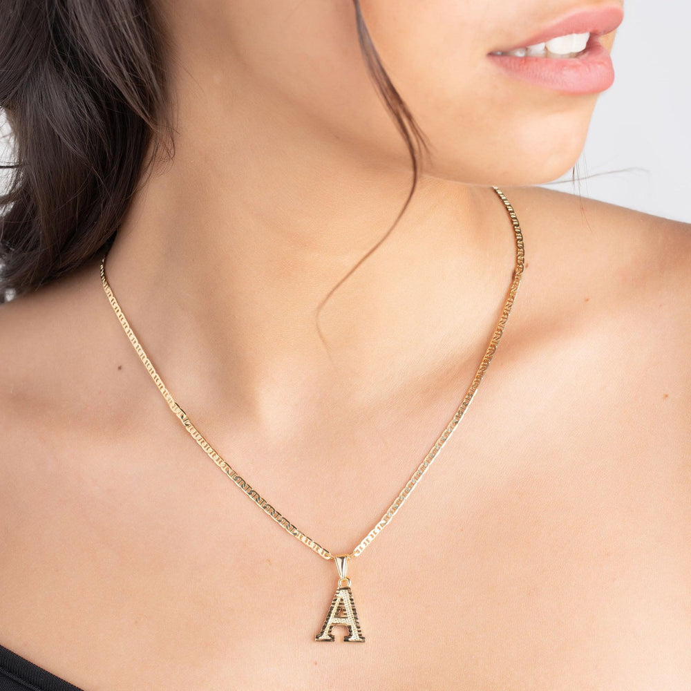 Collier pendentif lettre dorée simple et noble - image 1