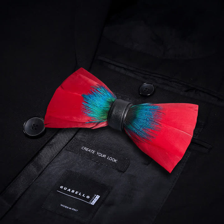 Nœud papillon exotique en plumes rouges et bleues avec épingle à revers - image 2