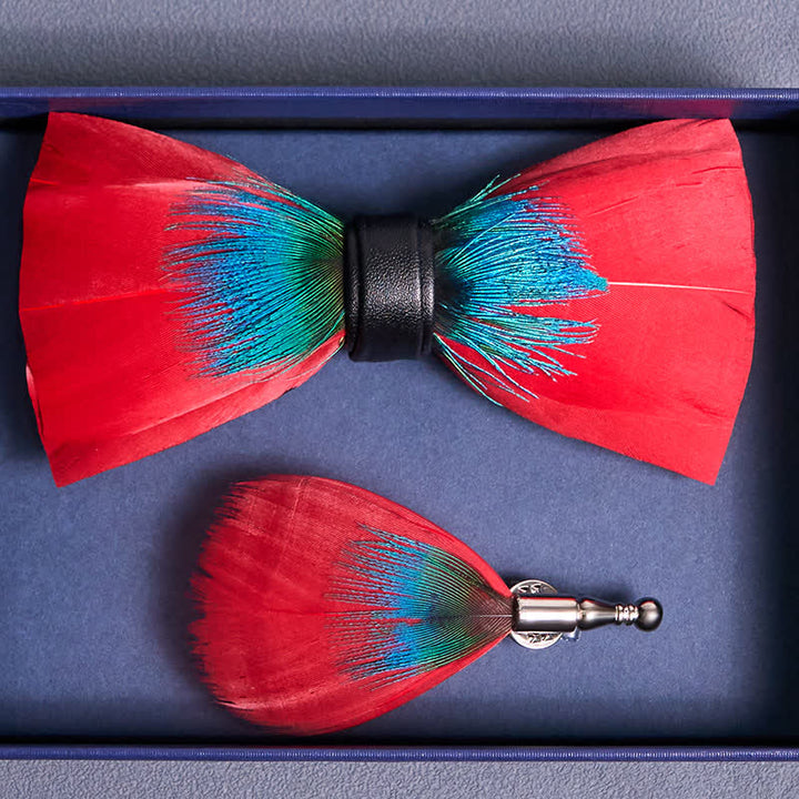 Nœud papillon exotique en plumes rouges et bleues avec épingle à revers - image 3