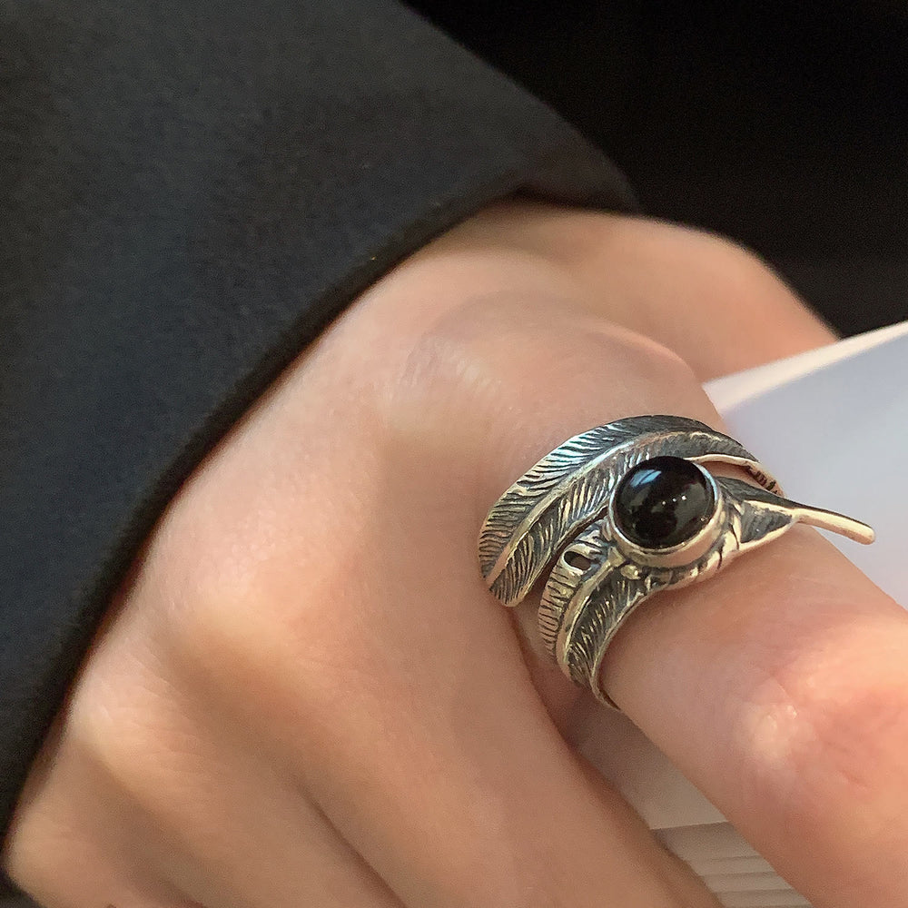Bague vintage en argent émaillé noir avec plume tombante - image 1