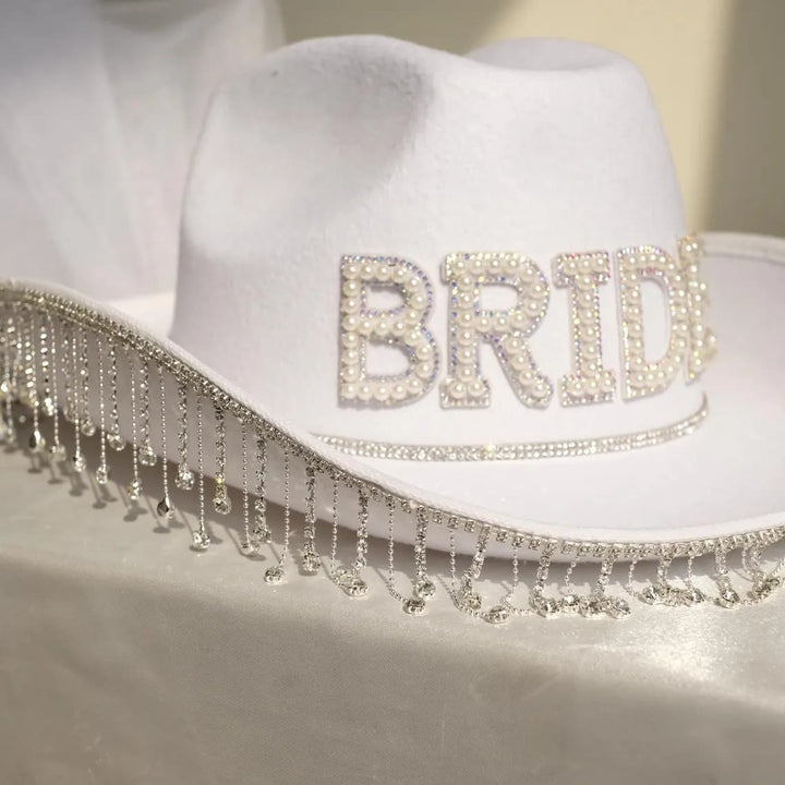 Chapeau de cowboy exquis avec pompon et perles incrustées - image 0