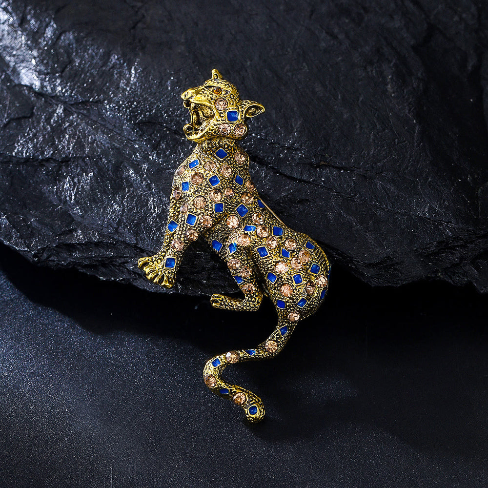 Broche léopard carrée bleue sertie de diamants dorés - image 1