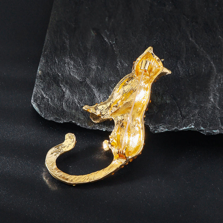 Broche guépard aux yeux verts émeraude sertie de diamants dorés - image 4