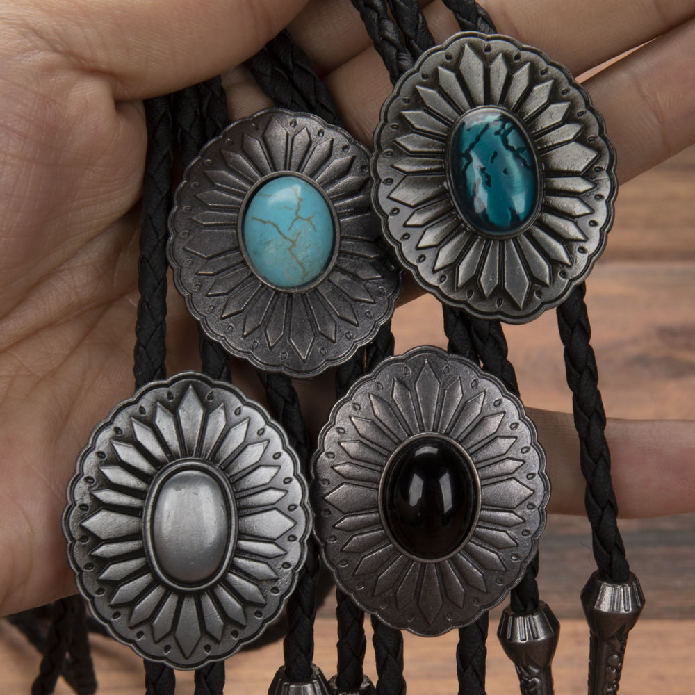 Cravate bolo exquise avec pendentif turquoise ovale en argent - image 1