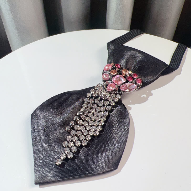 Cravate noire à pompons sertis de diamants en forme de cœur - image 2