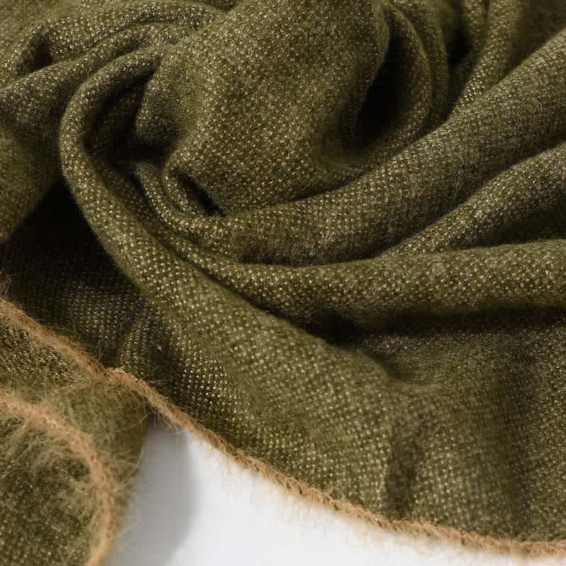 Écharpe rétro et chic de couleur unie avec bordure en fourrure - image 10