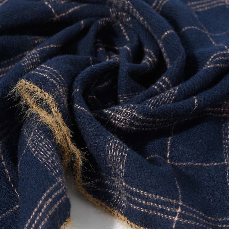 Écharpe classique intemporelle à motif écossais avec bordure en fourrure - image 10