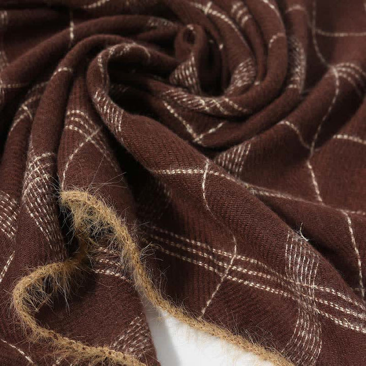 Écharpe classique intemporelle à motif écossais avec bordure en fourrure - image 2