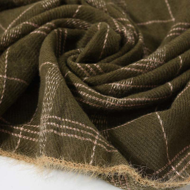 Écharpe classique intemporelle à motif écossais avec bordure en fourrure - image 13