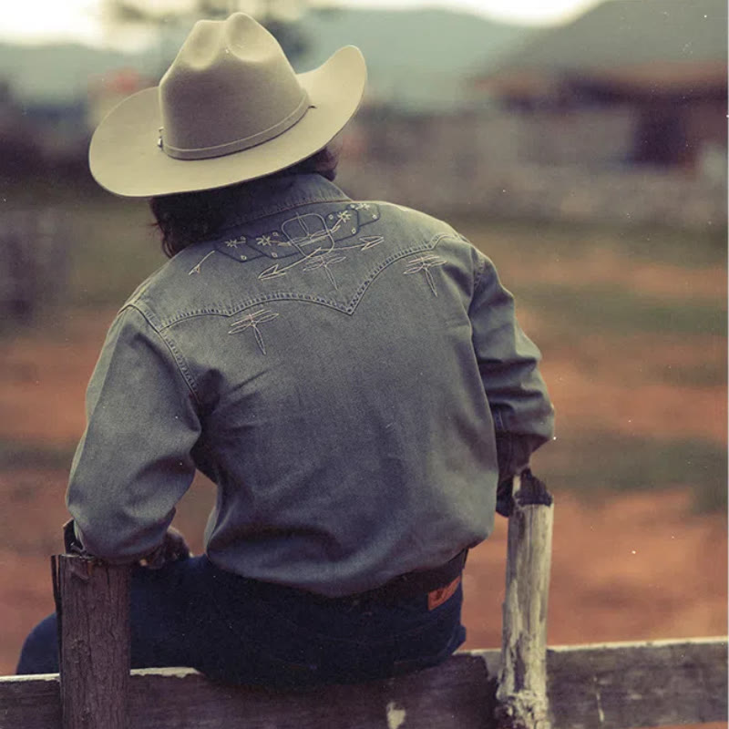 Chemise western cowboy en denim délavé brodée Gambler - image 3