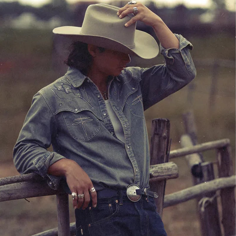 Chemise western cowboy en denim délavé brodée Gambler - image 2