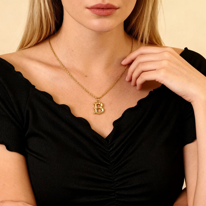 Collier élégant avec pendentif lettre dorée et argentée pour femme - image 0