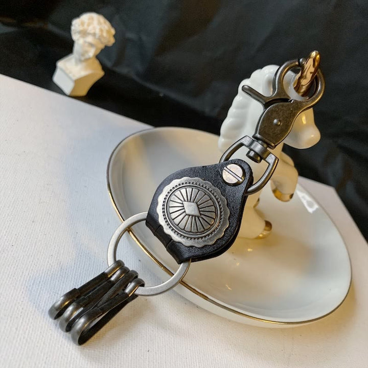 Porte-clés rond vintage en cuir argenté avec pendentif - Noir - image 5